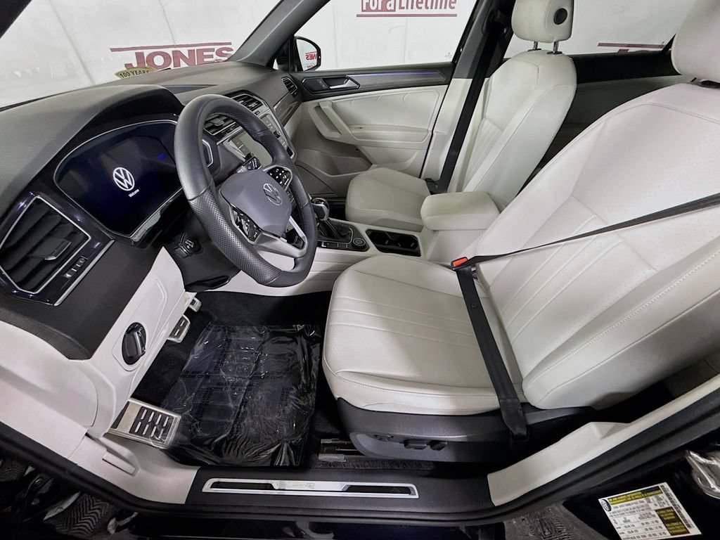 Used 2024 Volkswagen Tiguan SE R-Line AWD/4WD image 24