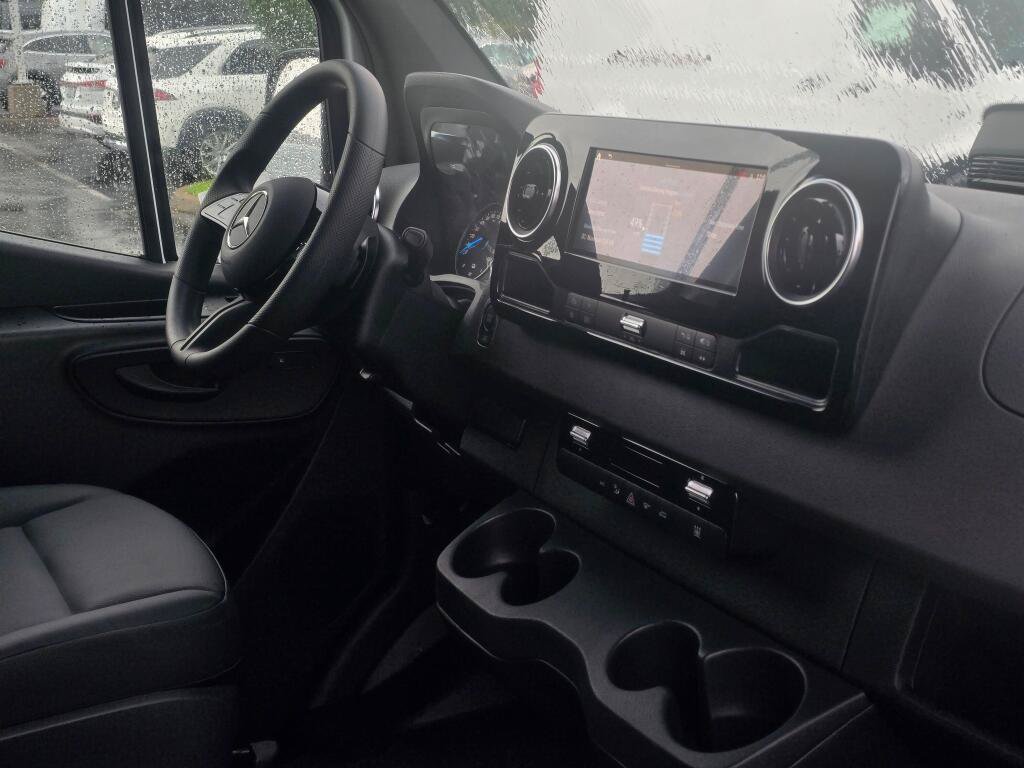 New 2025 Mercedes-Benz eSprinter 170 Cargo image 23