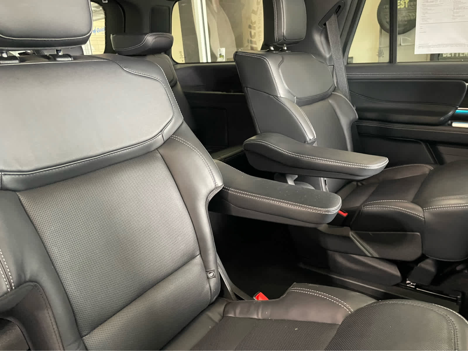 Used 2025 Ford Expedition Platinum w/ Stealth Performance Package AWD/4WD image 44