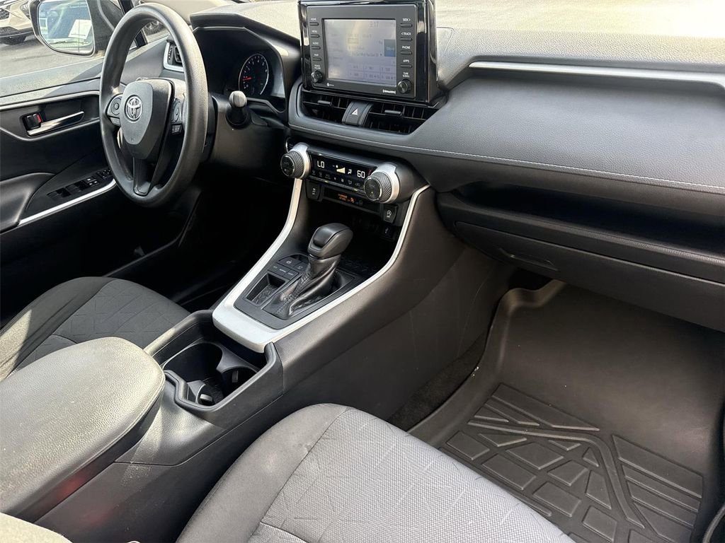 Used 2020 Toyota RAV4 XLE FWD image 25
