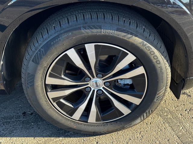 Used 2023 Volvo XC60 B5 Core image 9