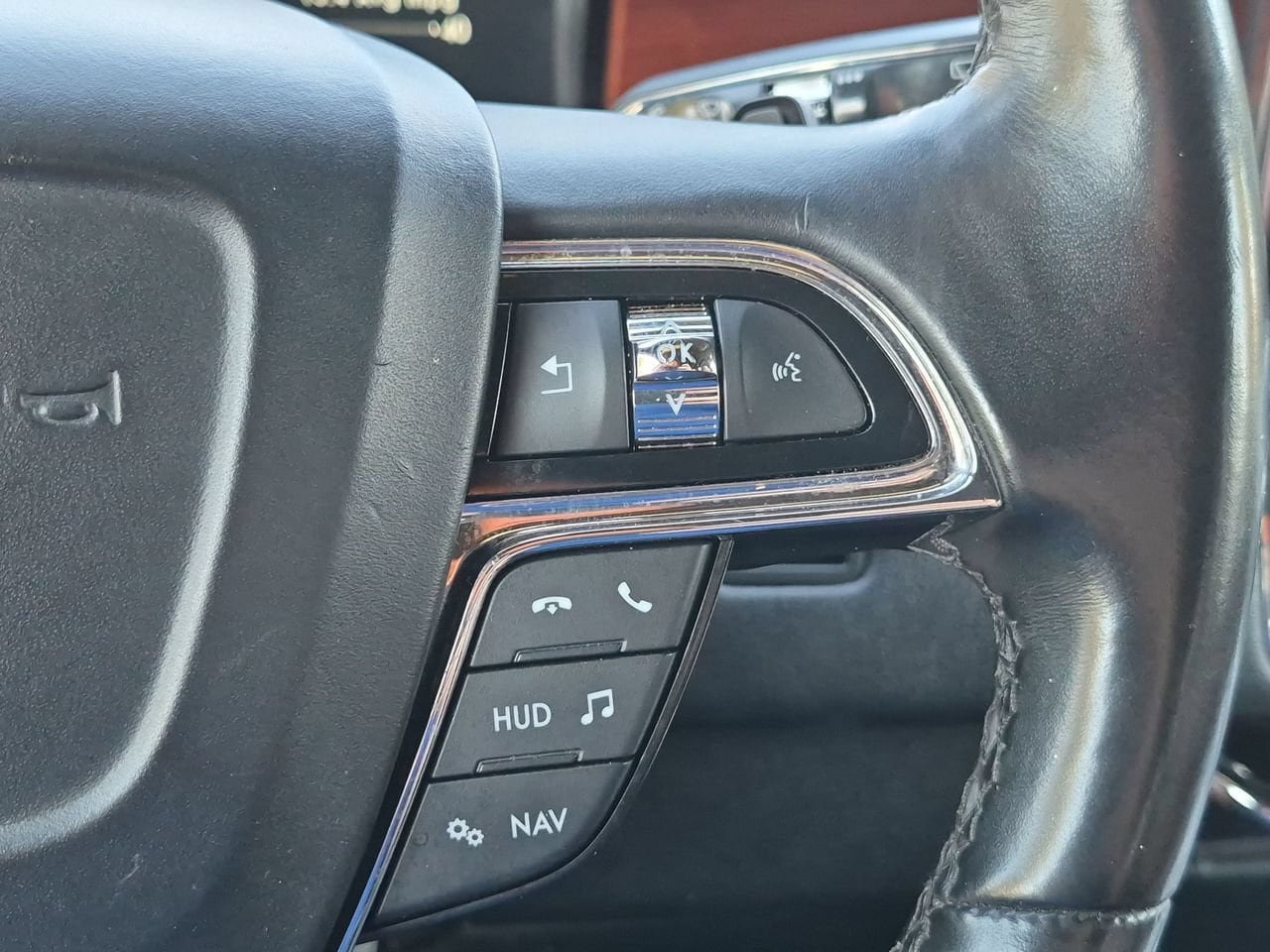 Used 2020 Lincoln Navigator Reserve w/ Luxury Package AWD/4WD image 12