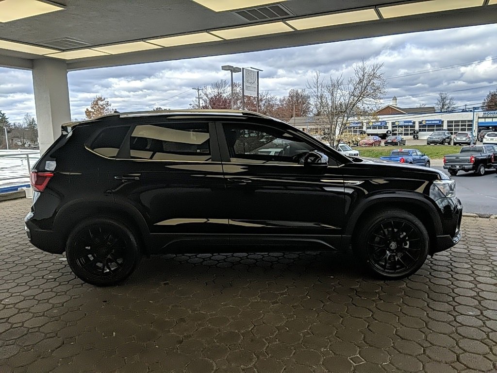 Used 2022 Volkswagen Taos SE w/ Panoramic Sunroof Package image 4