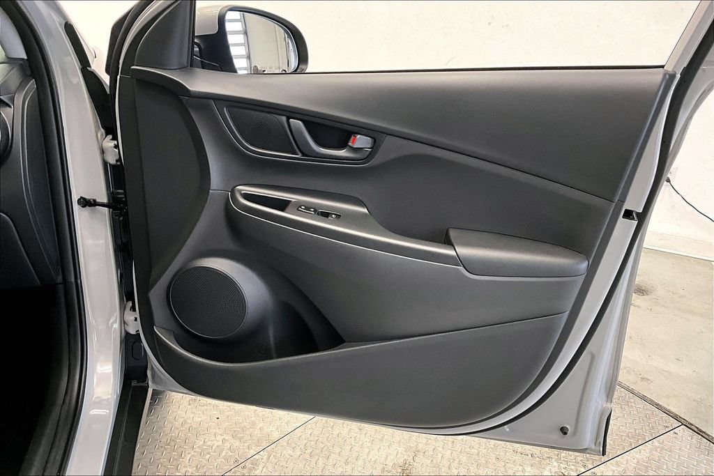 Certified 2023 Hyundai Kona SE w/ Cargo Package AWD/4WD image 18