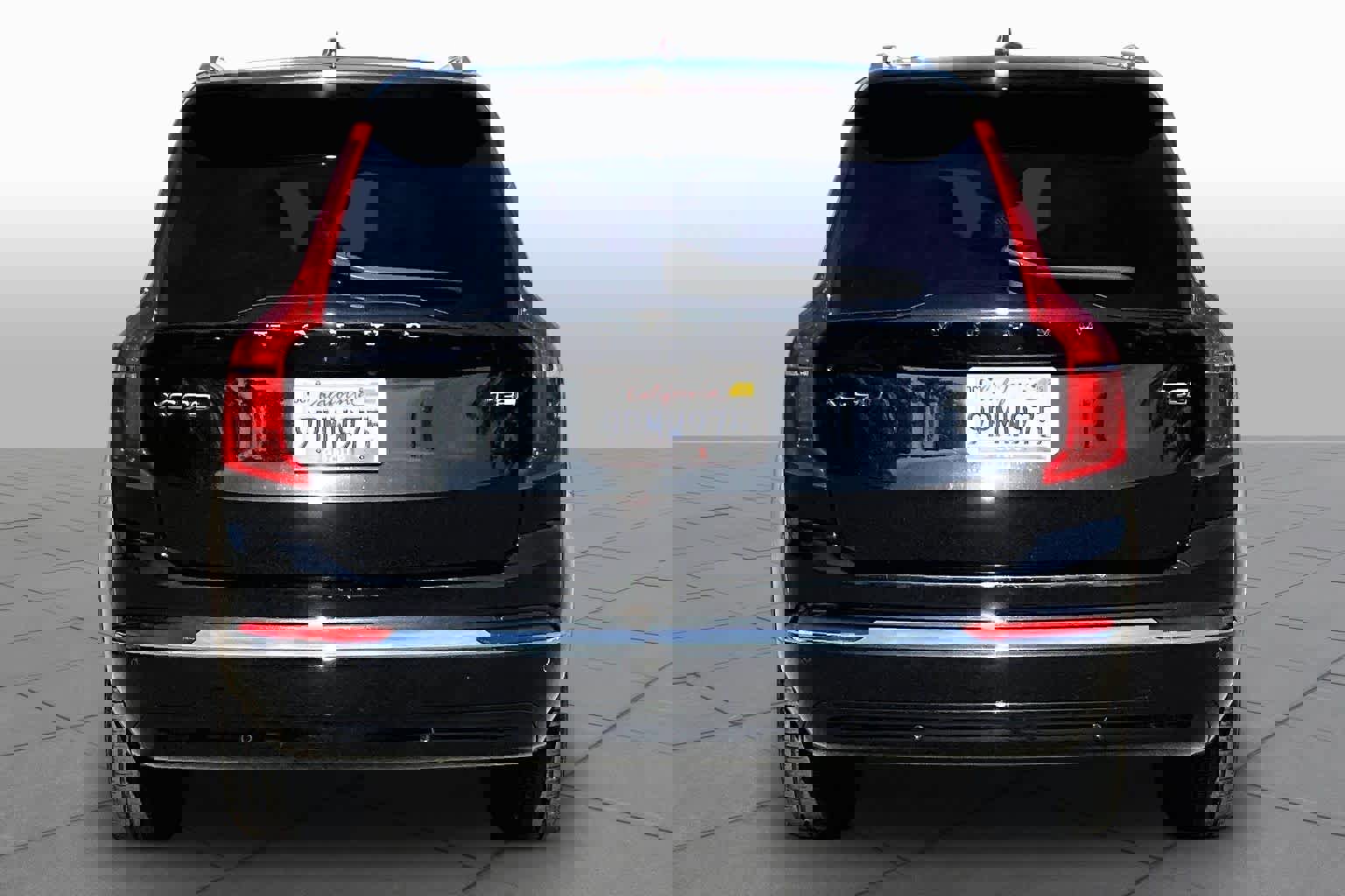 Used 2025 Volvo XC90 T8 Core w/ Climate Package image 4