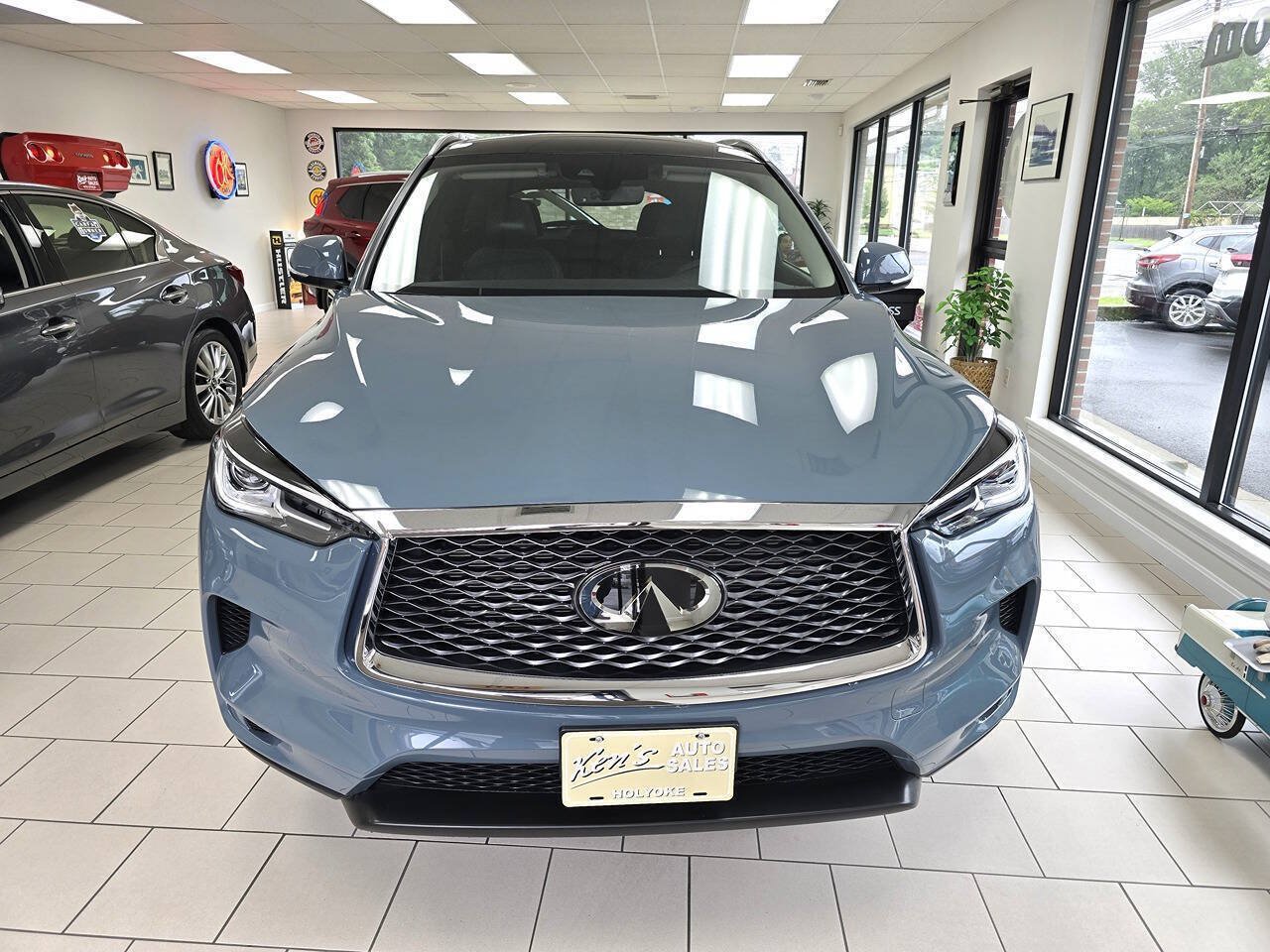Used 2023 INFINITI QX50 Luxe AWD/4WD image 2