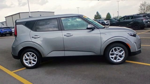 Certified 2025 Kia Soul LX w/ LX Technology Package FWD image 4