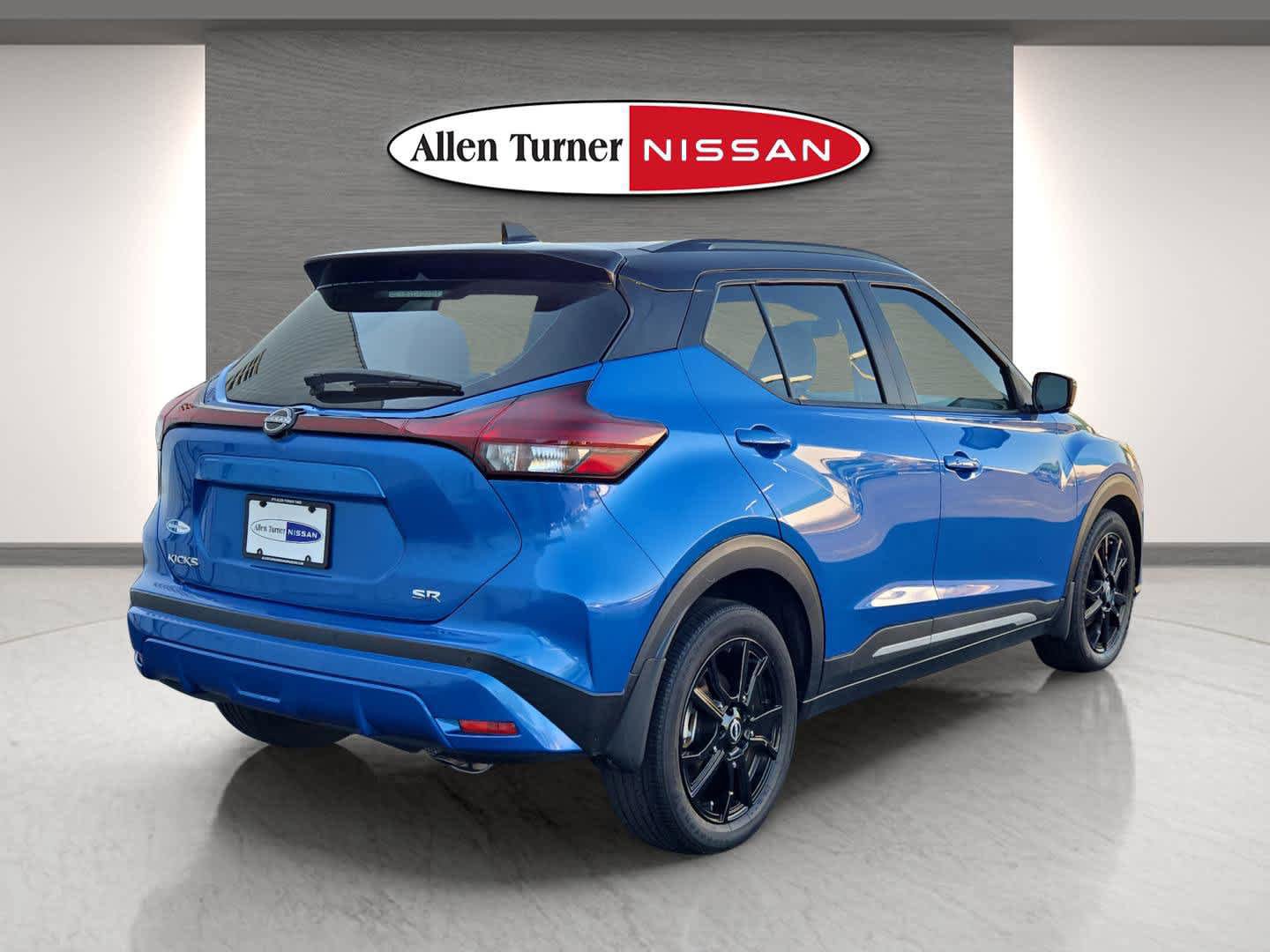 Used 2022 Nissan Kicks SR w/ Premium Package image 6