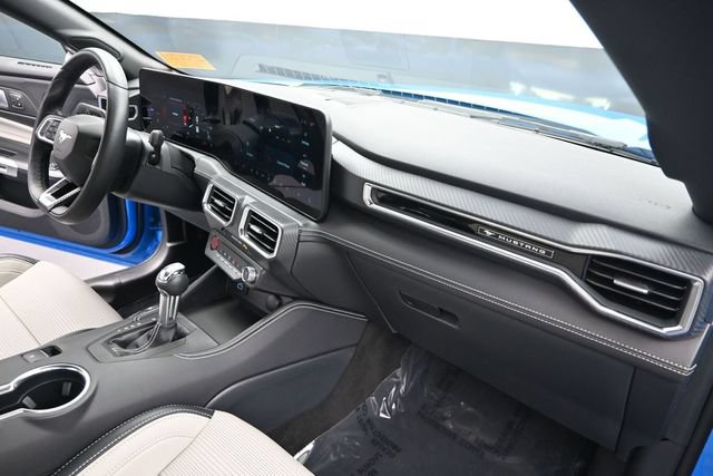 Used 2025 Ford Mustang Premium RWD image 23