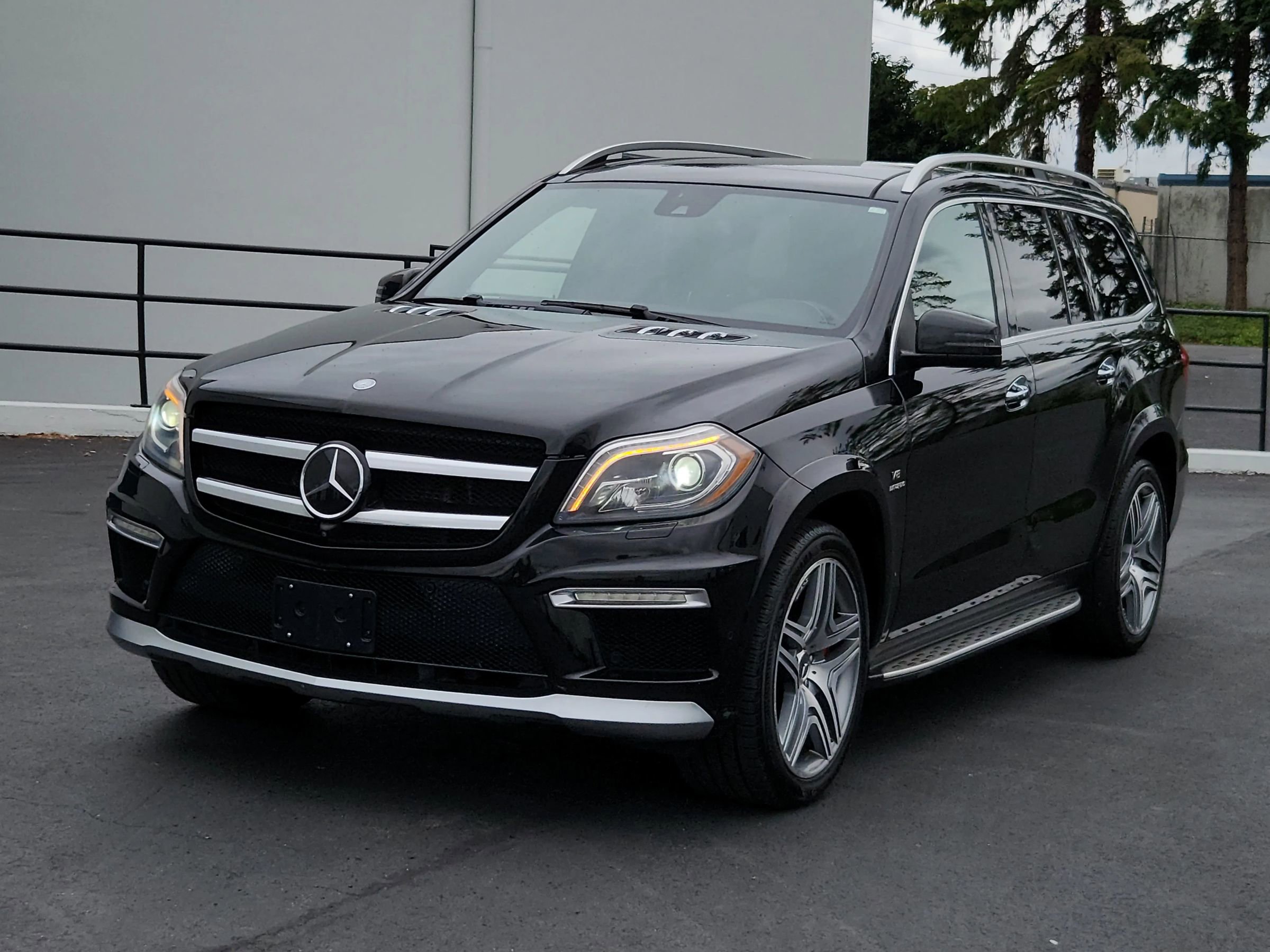 Used 2014 Mercedes-Benz GL 63 AMG 4MATIC w/ Accessory Chrome Package image 1