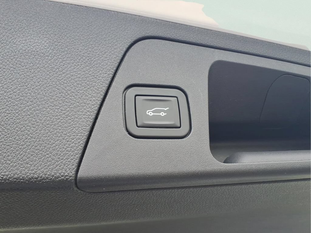 Certified 2017 Buick Envision Essence FWD image 21