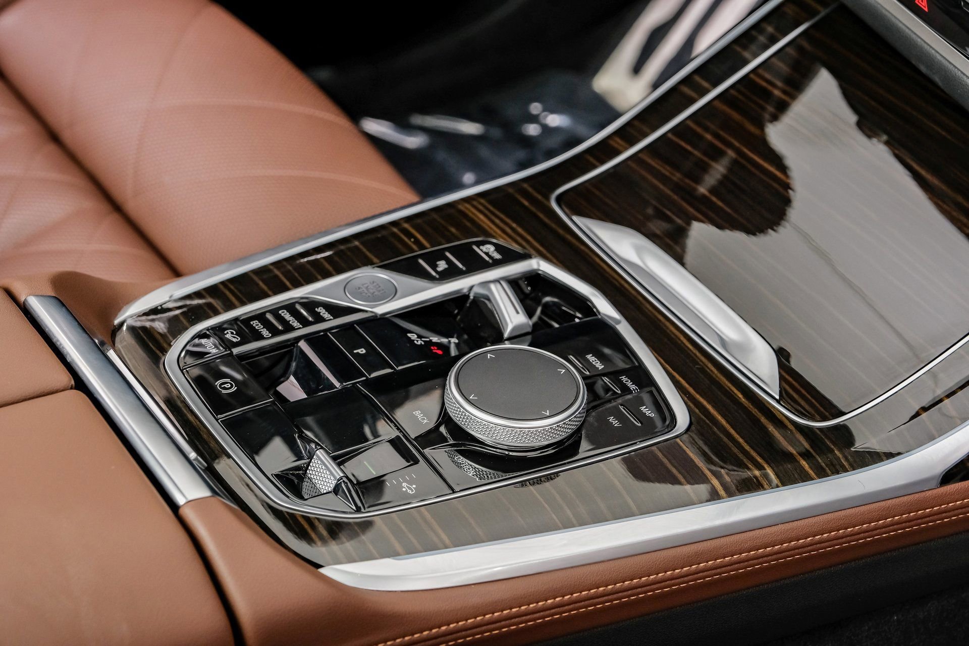 Used 2024 BMW X7 xDrive40i w/ M Sport Package image 32