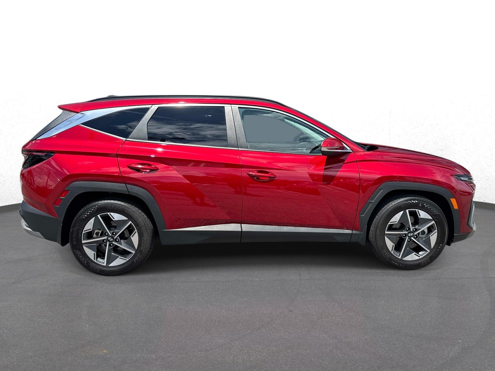 Used 2025 Hyundai Tucson SEL FWD image 2