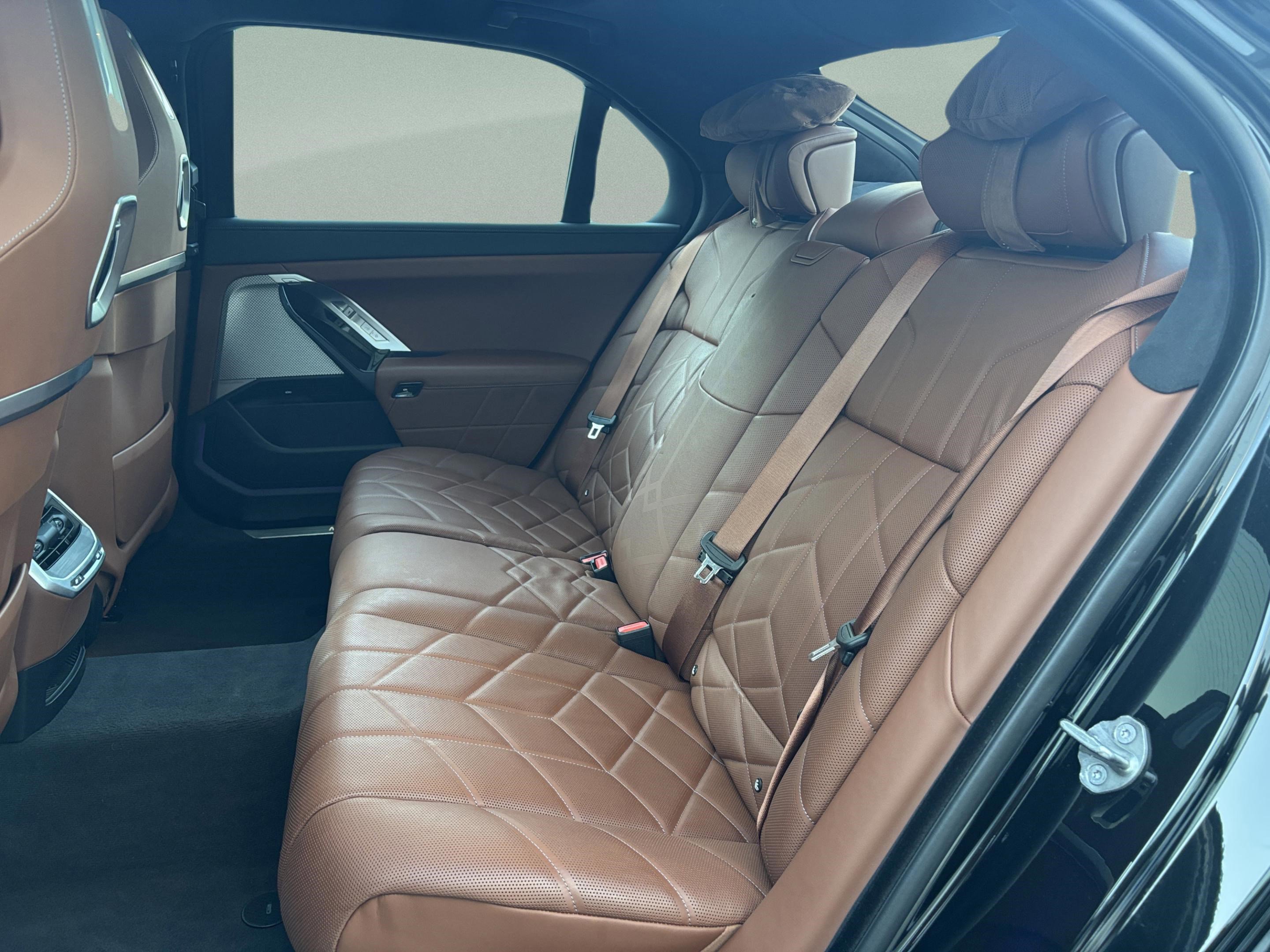 Used 2024 BMW i7 eDrive50 w/ Executive Package image 28