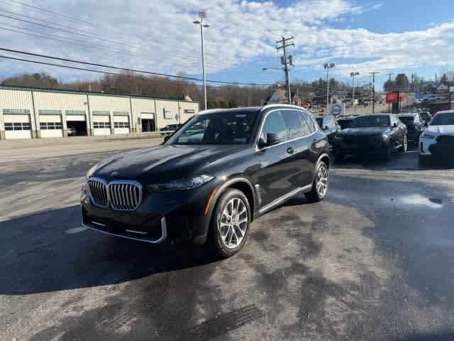 New 2026 BMW X5 xDrive50e w/ Premium Package AWD/4WD image 3