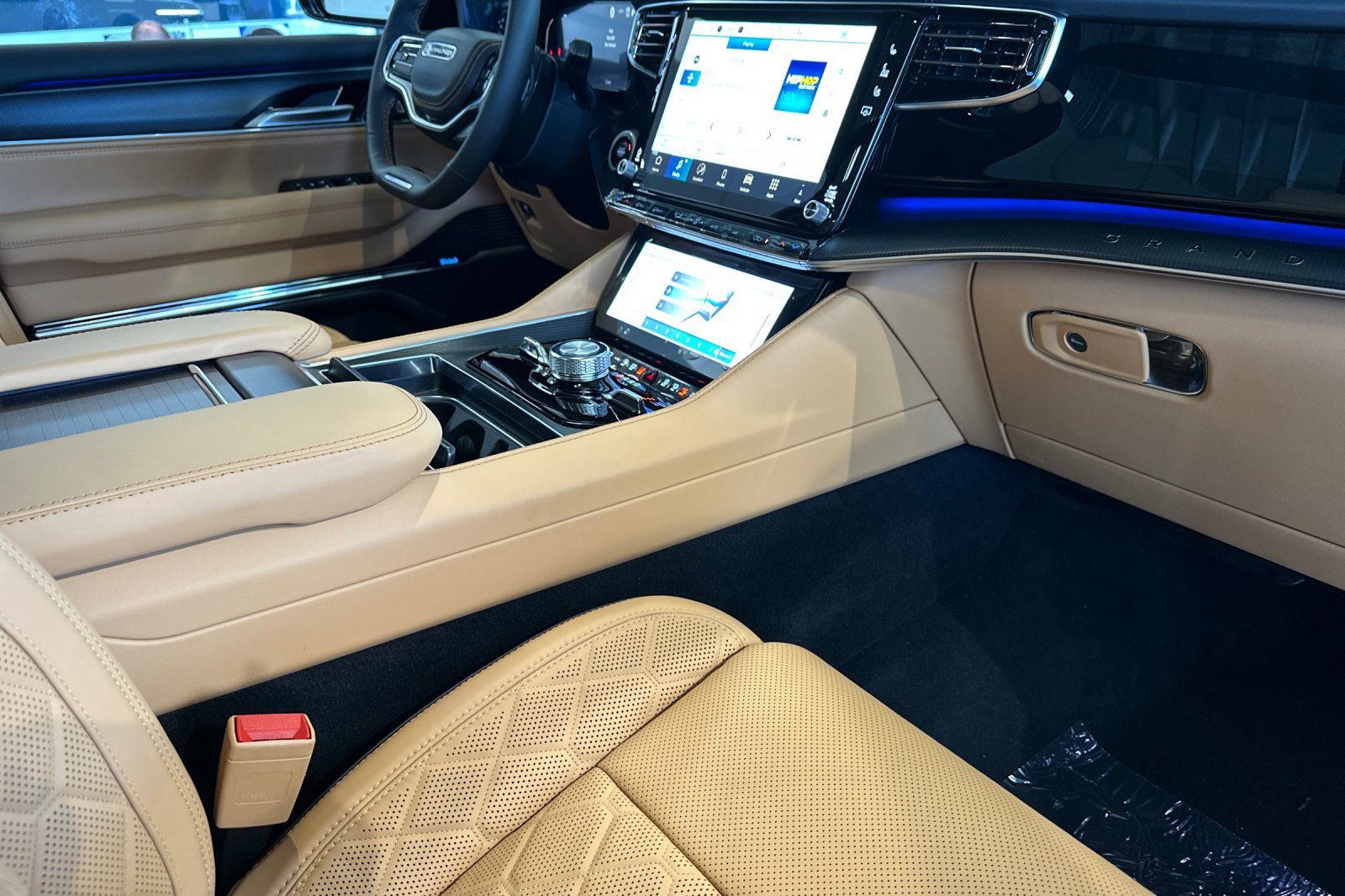 New 2026 Jeep Grand Wagoneer Summit AWD/4WD image 17