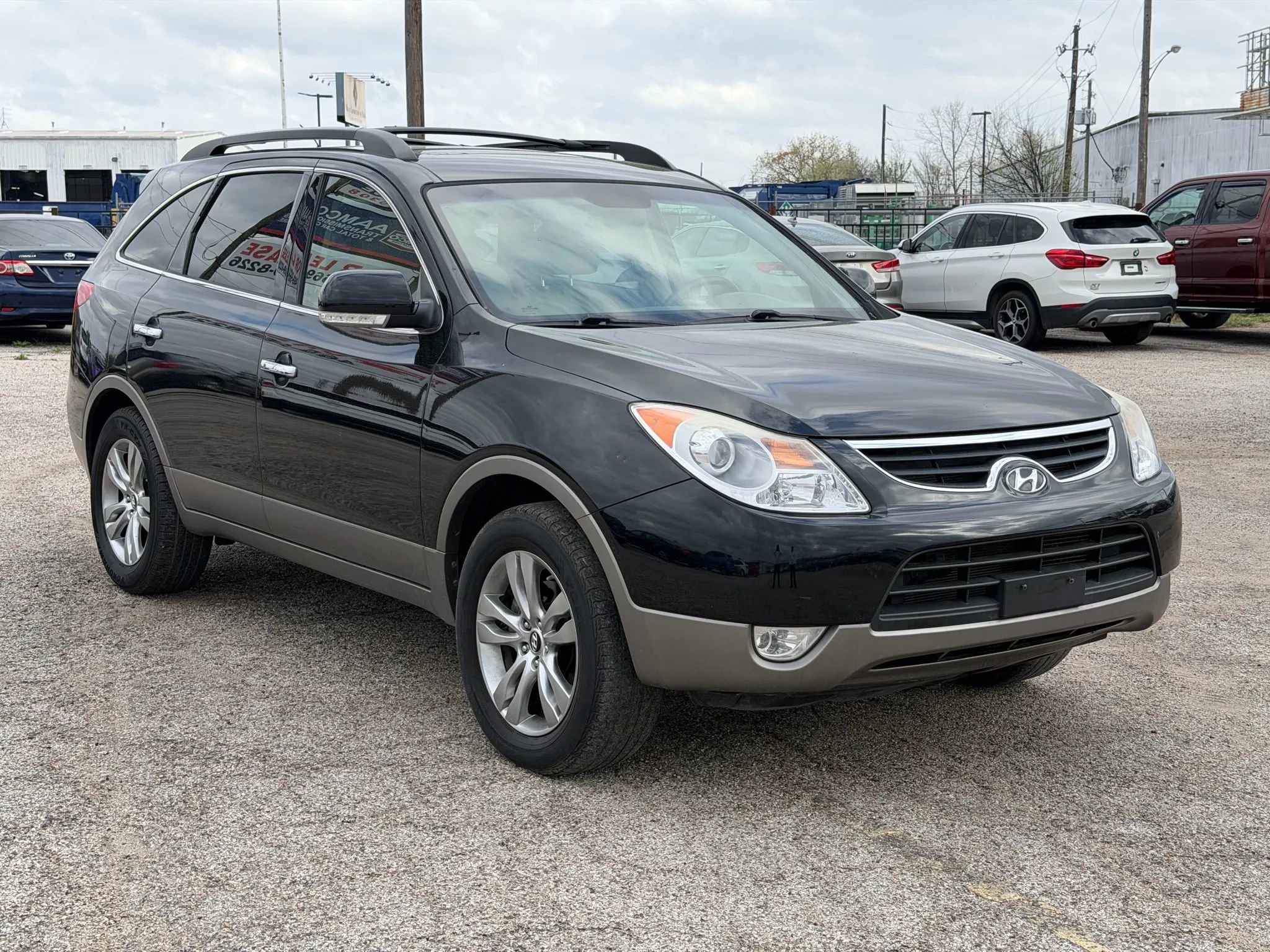 Used 2012 Hyundai Veracruz Limited w/ Entertainment Pkg image 3