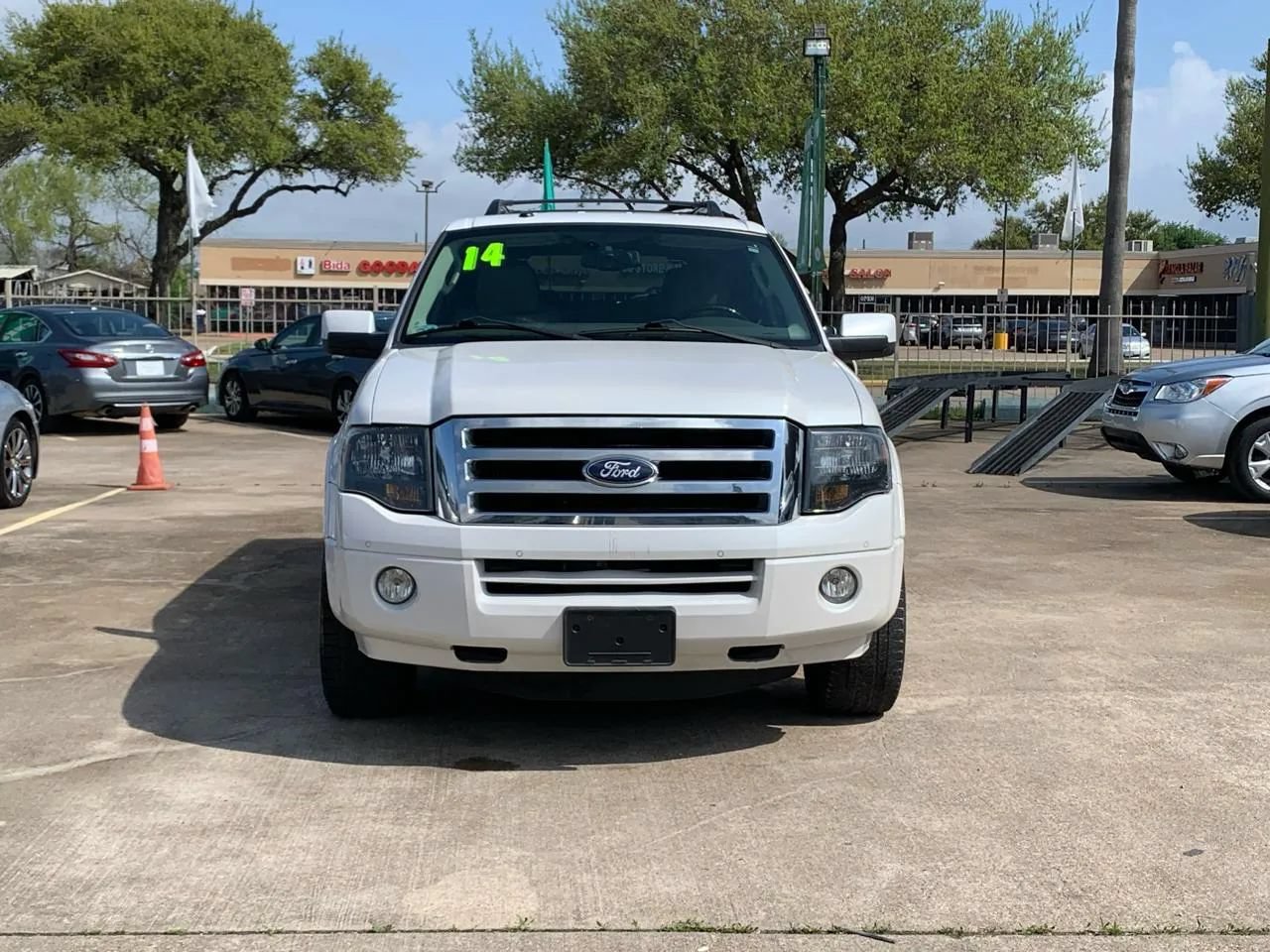 Used 2014 Ford Expedition Limited RWD image 2