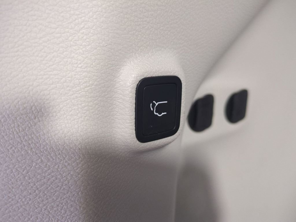 Used 2020 Jeep Cherokee Limited FWD image 15