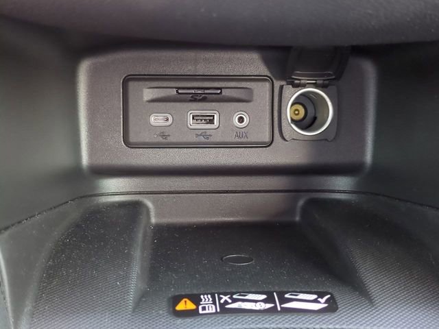 Used 2023 Chevrolet Equinox Premier image 23