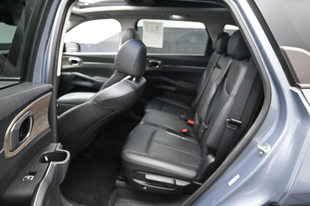 Used 2023 Kia Sorento S w/ Panoramic Sunroof Package AWD/4WD image 13