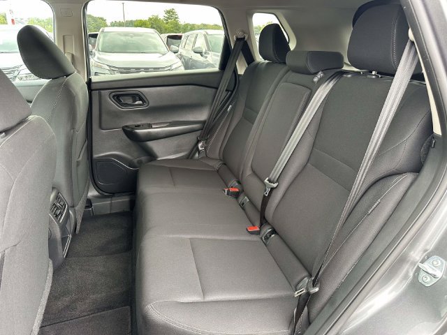 Used 2024 Nissan Rogue S AWD/4WD image 16