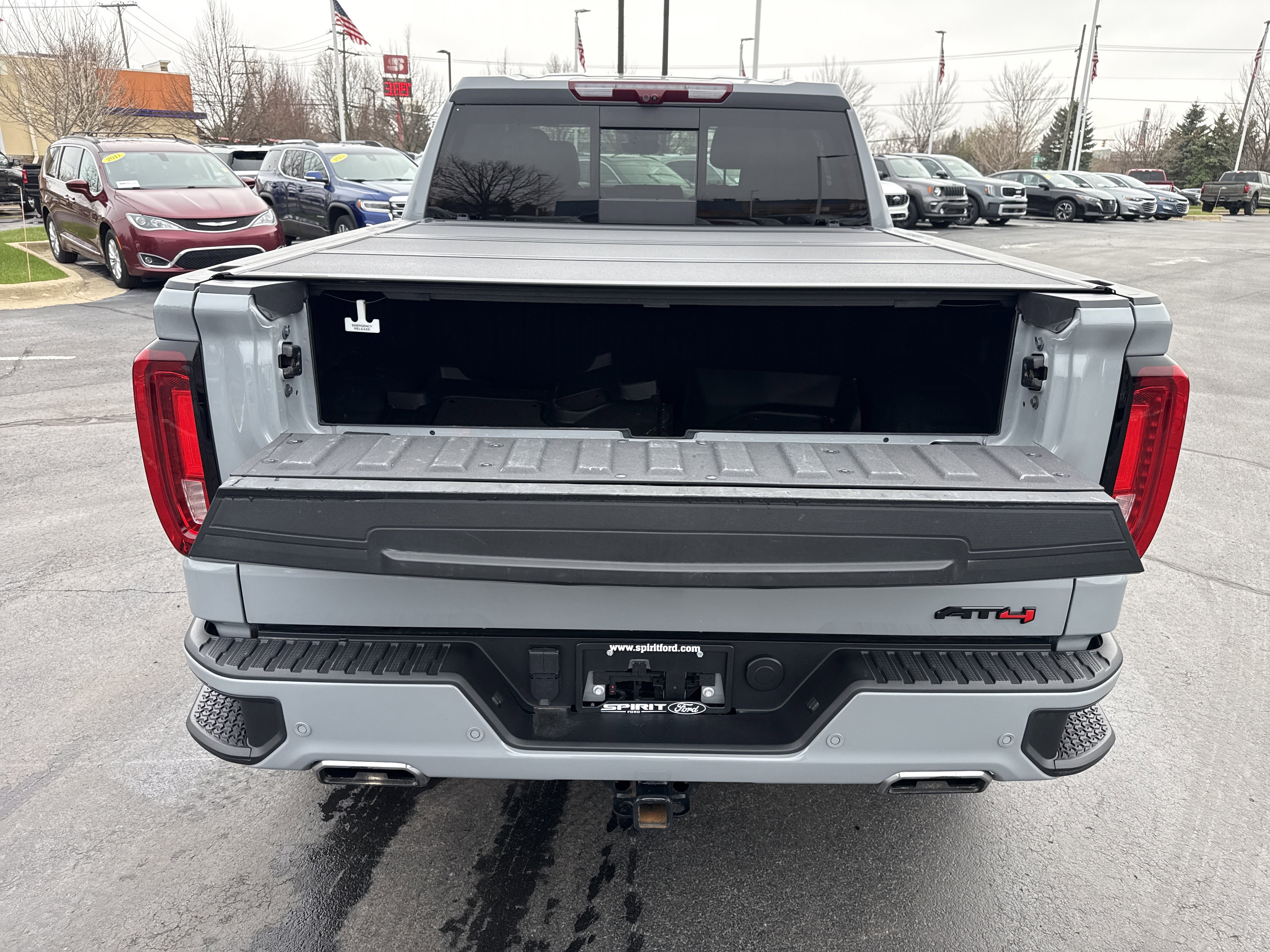 Used 2024 GMC Sierra 1500 AT4 w/ Technology Package image 8