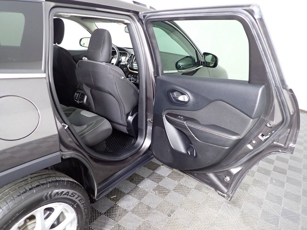 Used 2014 Jeep Cherokee Latitude w/ Cold Weather Group image 27