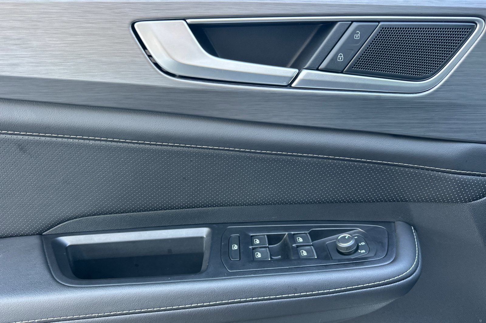 Used 2025 Volkswagen Atlas Cross Sport SE image 11