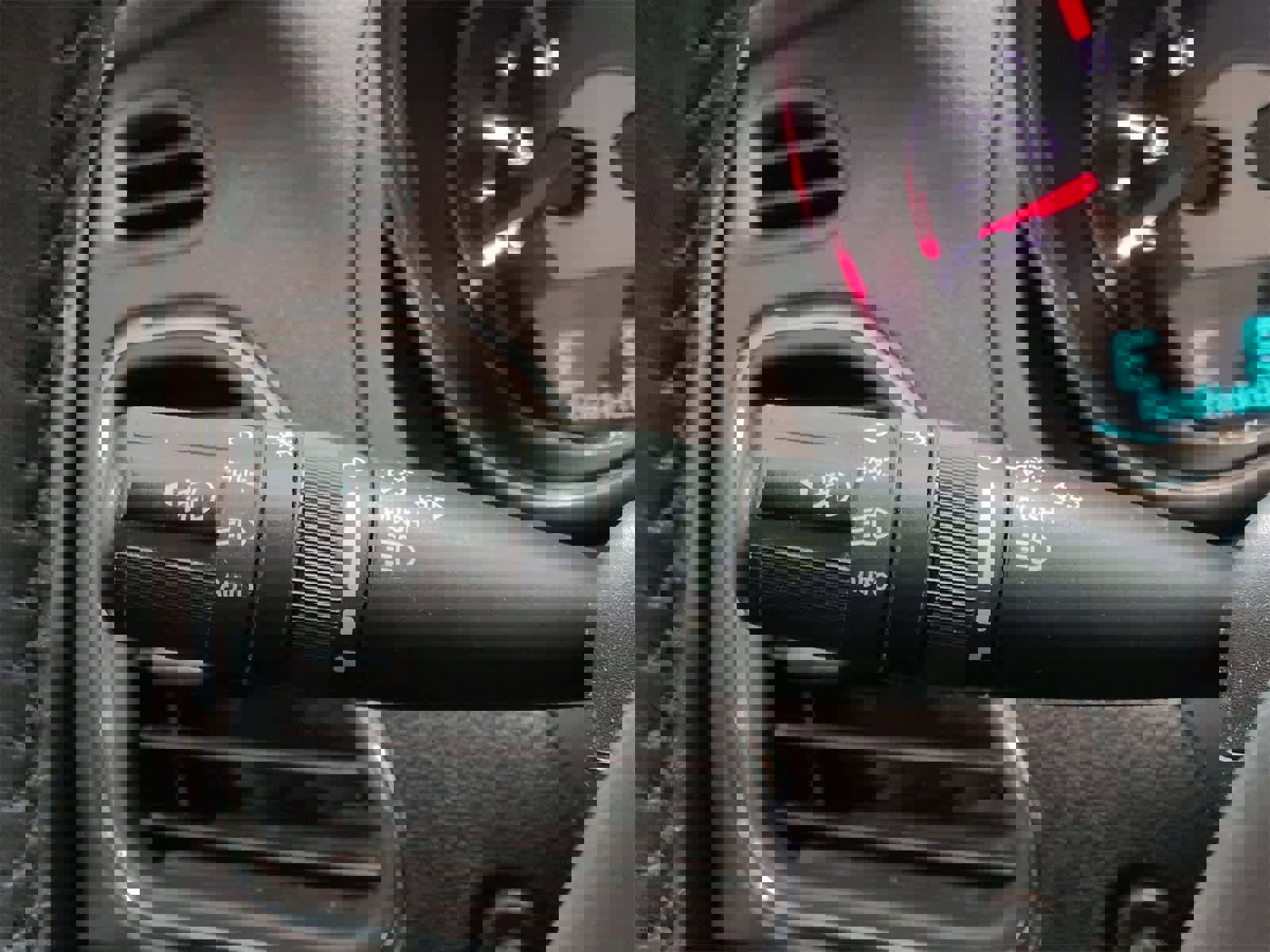 Used 2013 Chrysler 200 Limited image 27