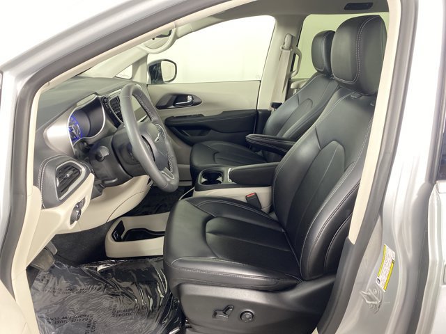 Used 2024 Chrysler Pacifica Touring-L AWD/4WD image 14