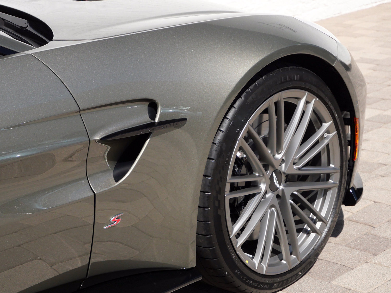 New 2026 Aston Martin V8 Vantage S RWD image 9