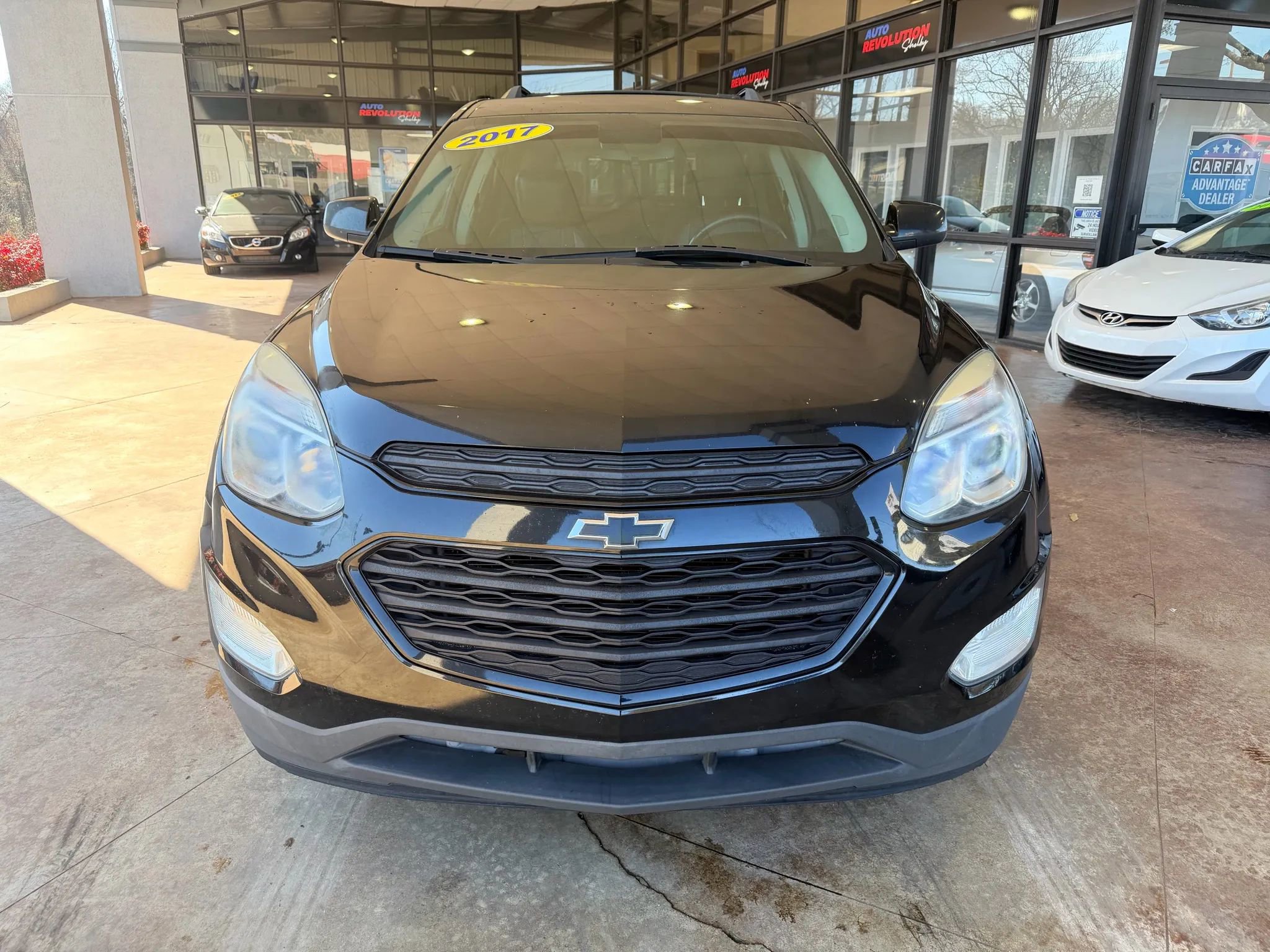 Used 2017 Chevrolet Equinox LT image 2