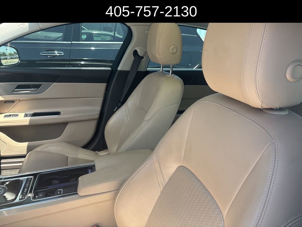 Used 2017 Jaguar XF Prestige RWD image 8