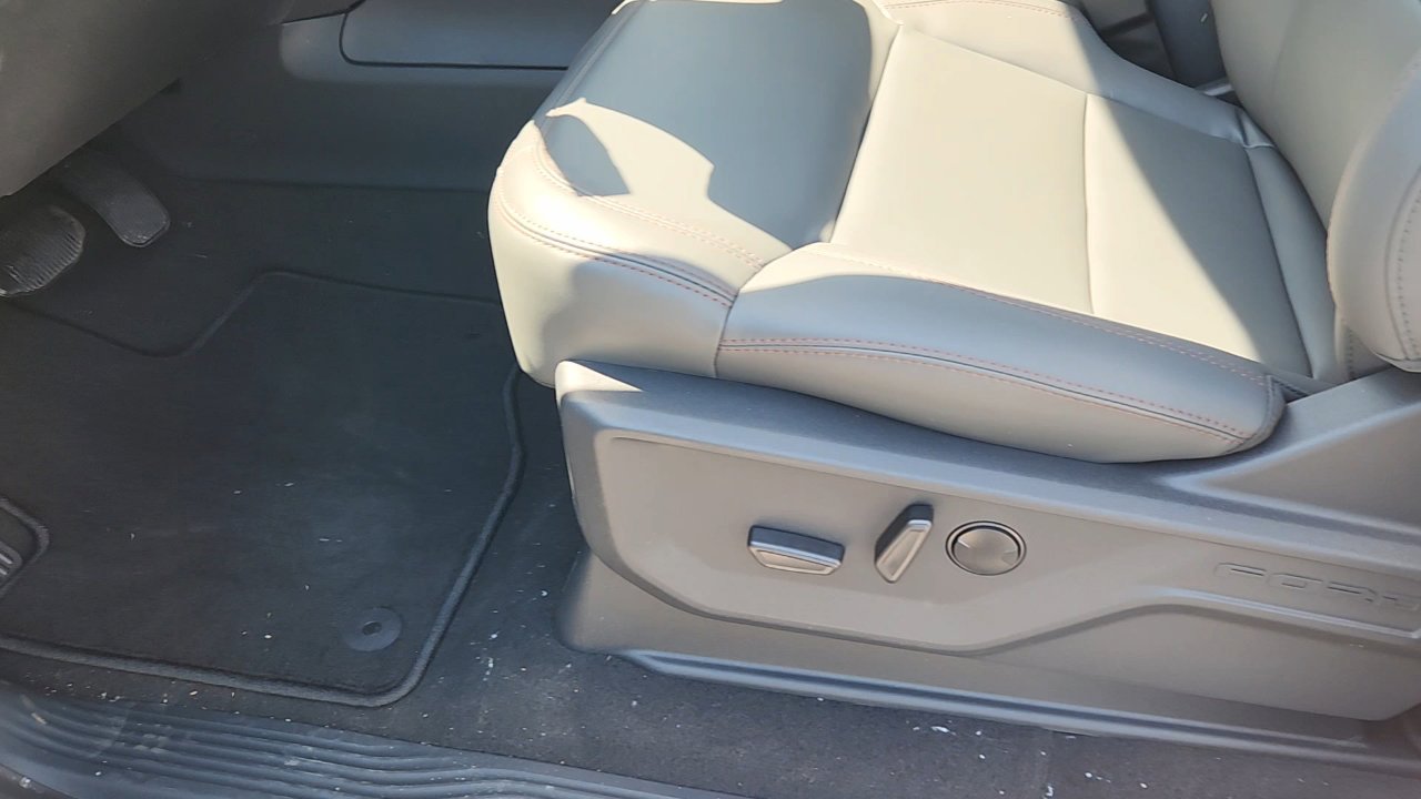 New 2025 Ford Expedition Active image 16