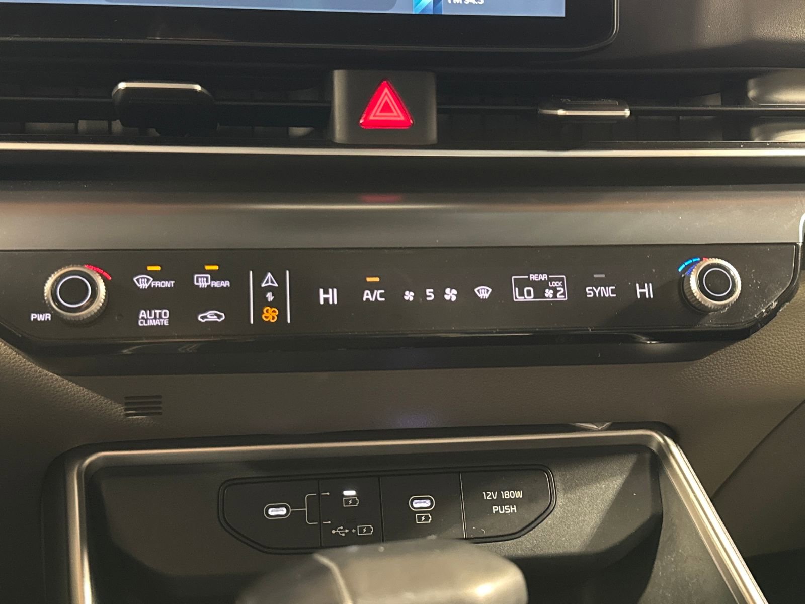 Used 2025 Kia Carnival FWD image 26