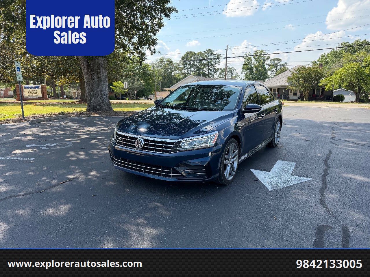 Used 2018 Volkswagen Passat 2.0T R-Line w/ R-Line Lighting Package FWD image 1