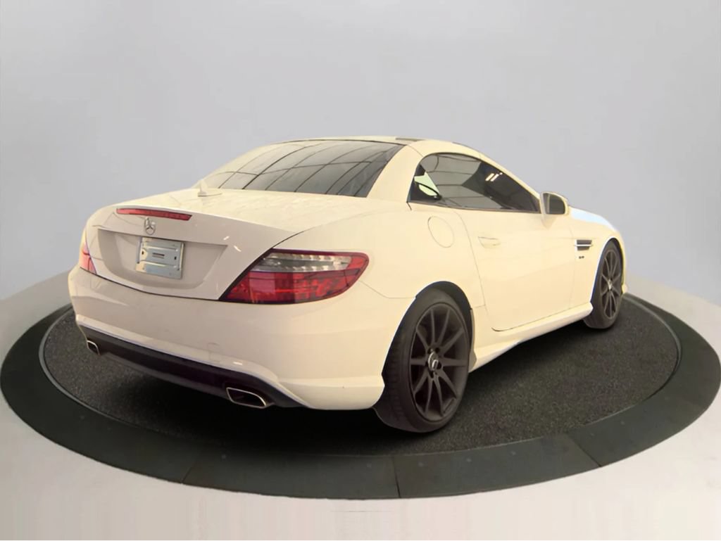 Used 2015 Mercedes-Benz SLK 350 w/ Multimedia Package image 2