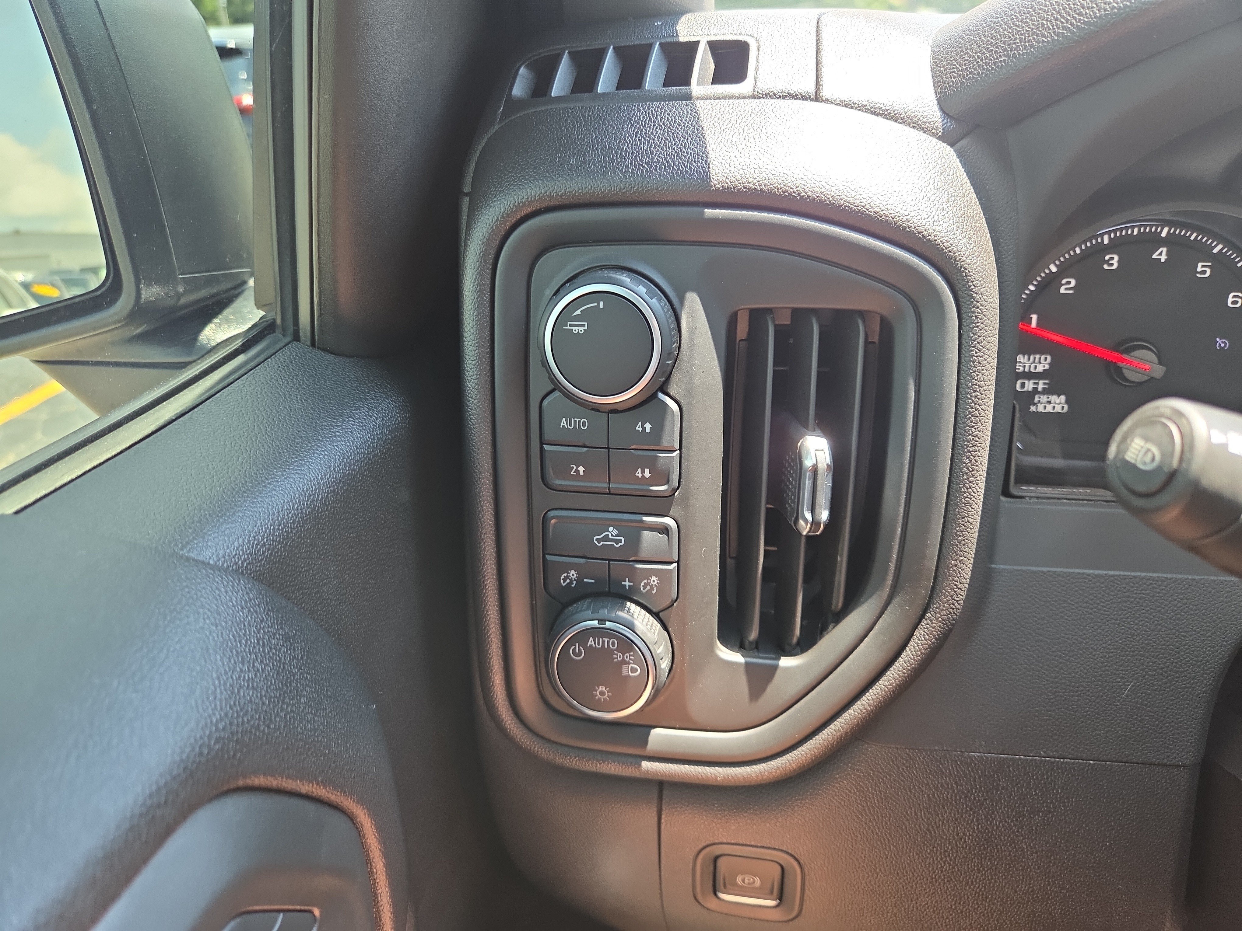 Used 2022 Chevrolet Silverado 1500 Custom Trail Boss w/ LPO, Dark Essentials Package AWD/4WD image 12