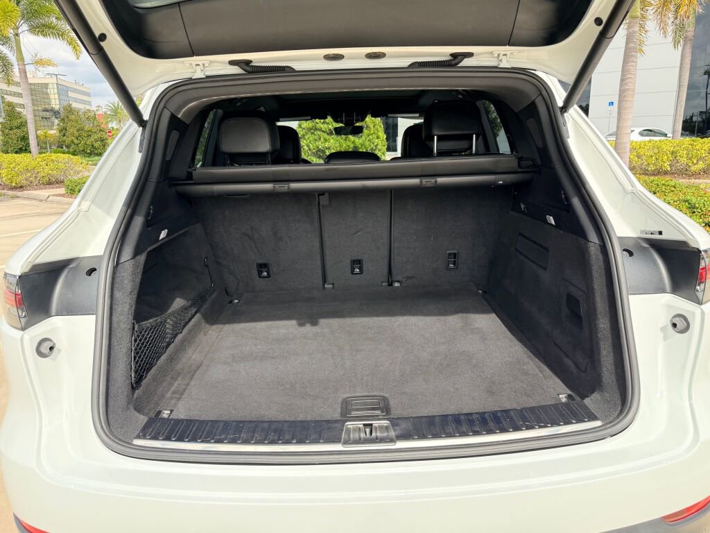 Used 2020 Porsche Cayenne image 13