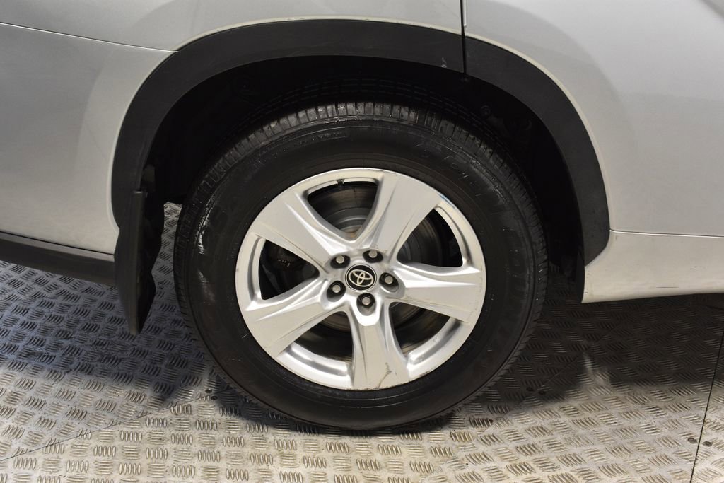 Used 2023 Toyota Highlander XLE image 36