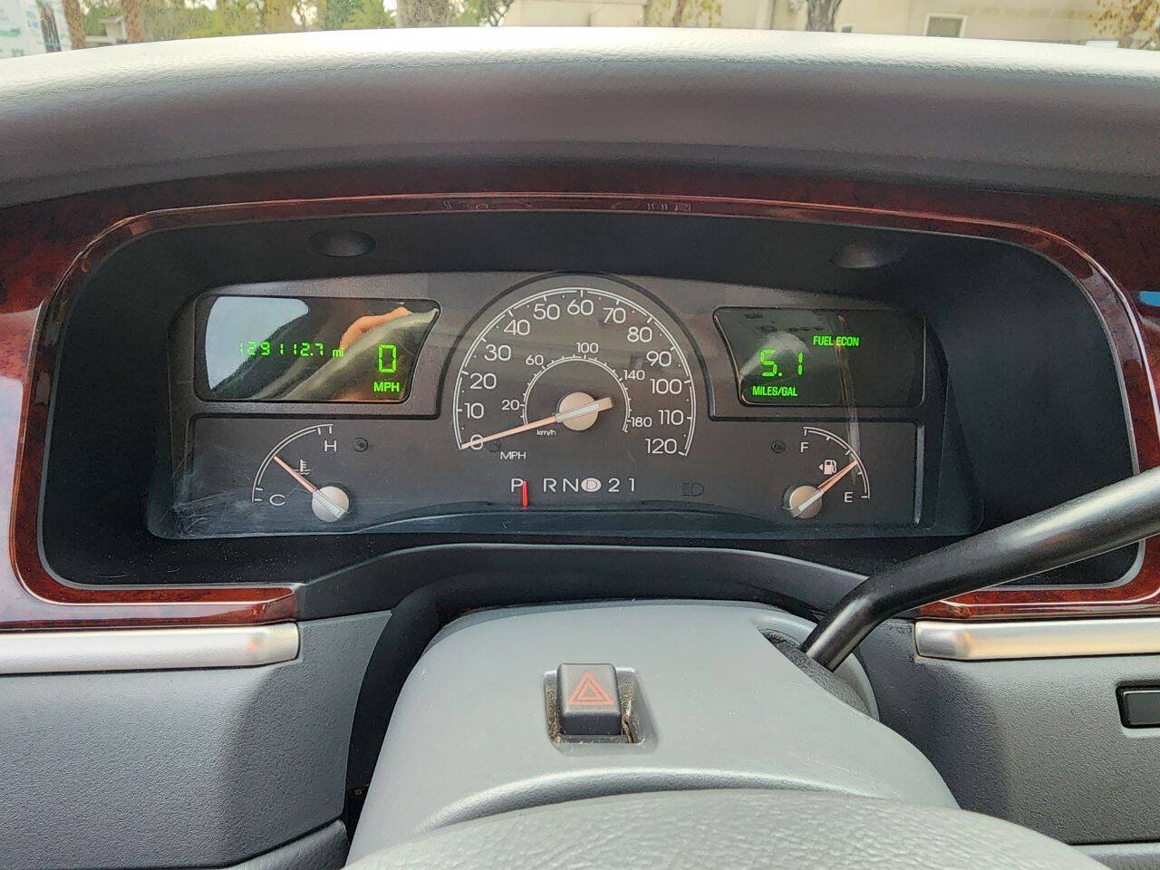 Used 2004 Lincoln Town Car Signature RWD image 30