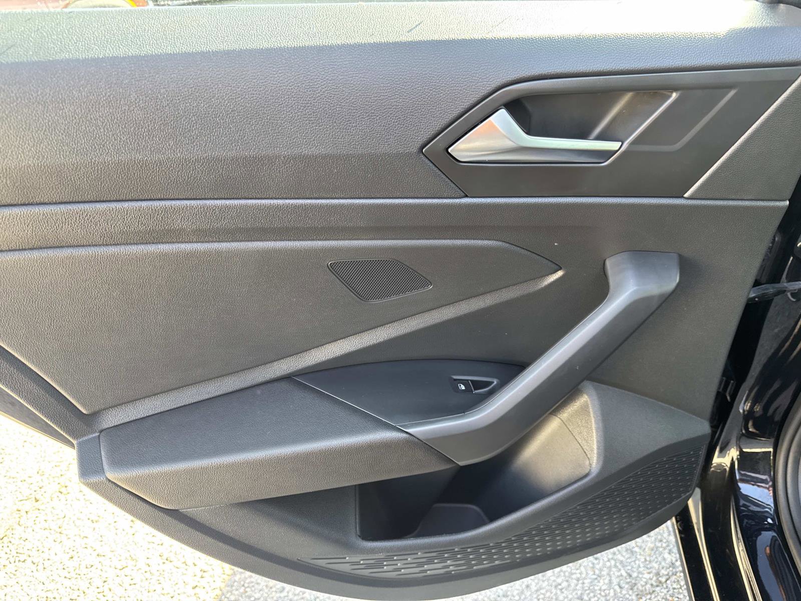 Used 2024 Volkswagen Jetta SE image 9