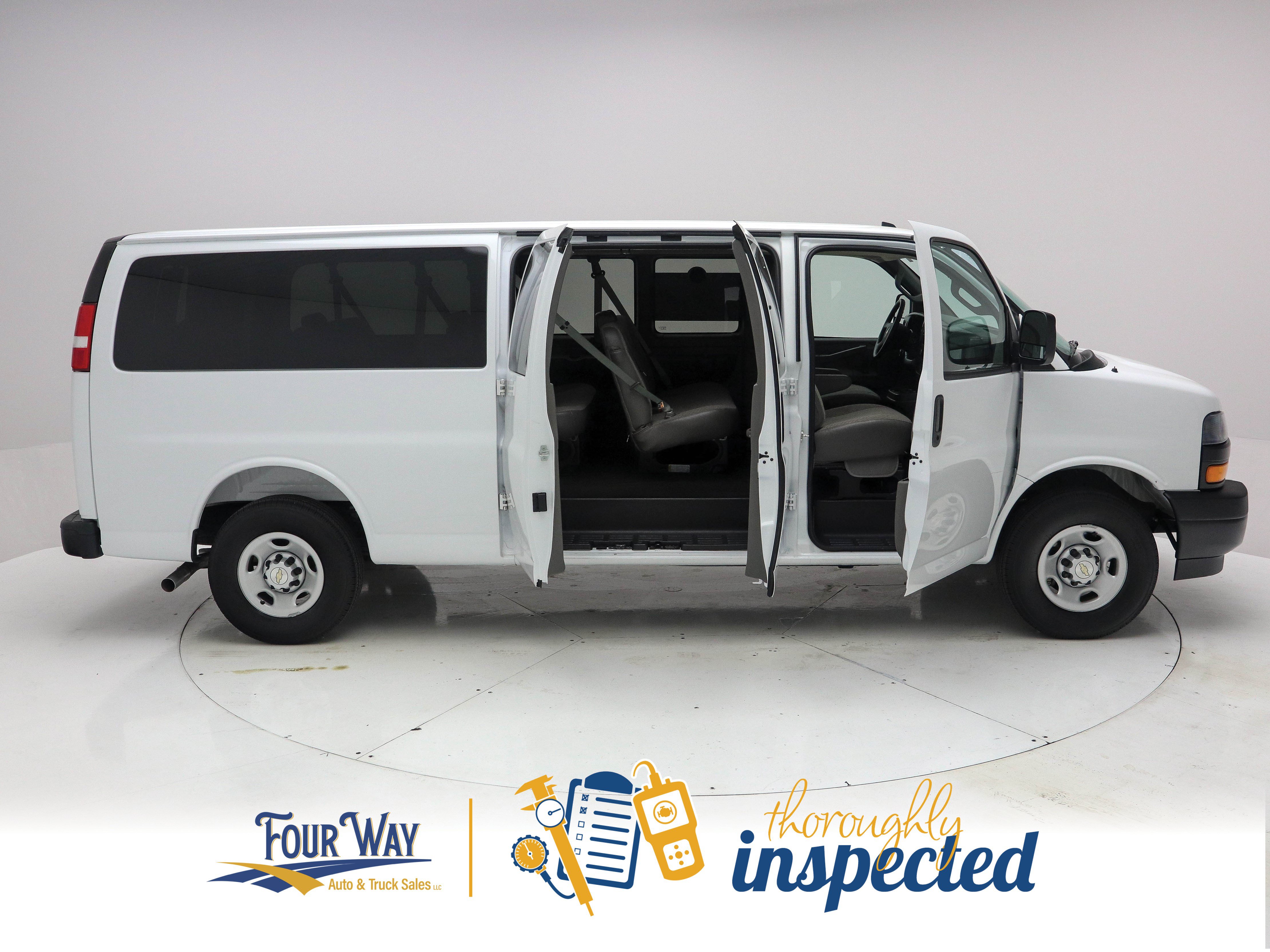 Used 2025 Chevrolet Express 3500 LS RWD image 3