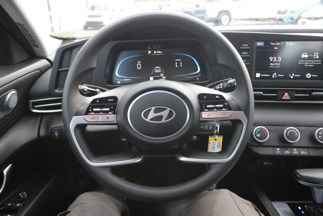 Used 2024 Hyundai Elantra SE image 12