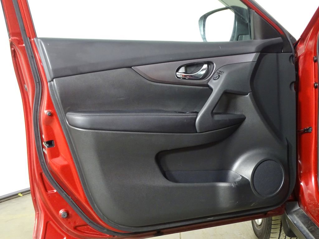 Used 2016 Nissan Rogue S w/ Appearance Package image 16