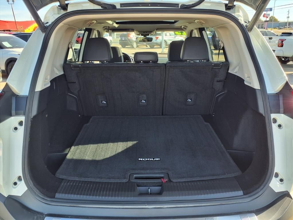 Certified 2023 Nissan Rogue SV w/ SV Premium Package image 16