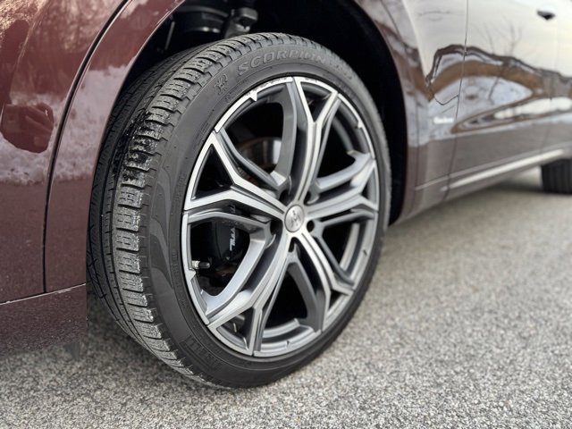 Used 2020 Maserati Levante GranLusso image 2