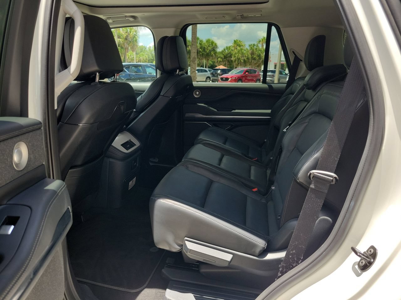 Used 2026 Lincoln Navigator Reserve AWD/4WD image 7