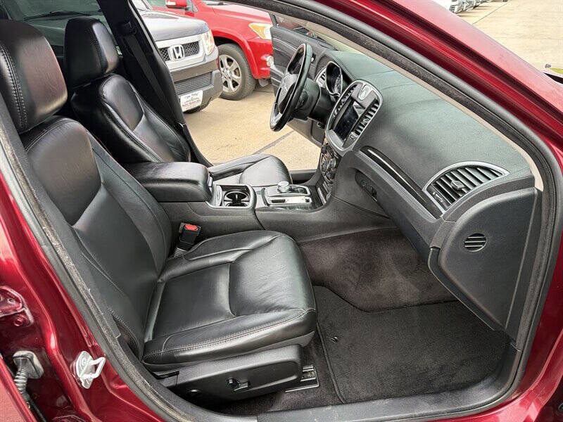 Used 2018 Chrysler 300 Touring L AWD/4WD image 20